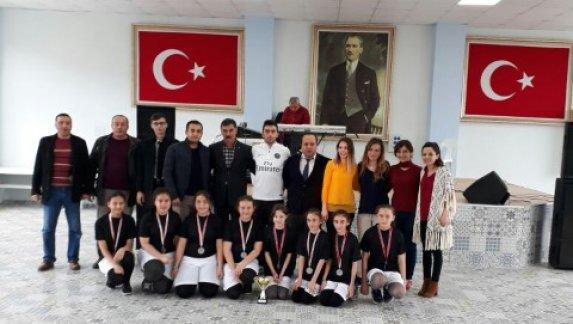 "Yıldız Kızlar Futbol" kategorisi İl Müsabakalarında İbriktepe Atatürk Ortaokulu Kızlar Futbol takımı İl 2. si oldu.