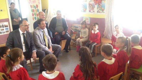 Sayın Kaymakamımız Ali UYSAL, Esetçe Suzan Demirci Çağdaş Yaşam İlkokulu ve Ortaokulunu ziyaret ederek incelemelerde bulundu.