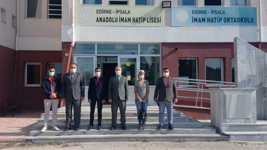 İlçe Milli Eğitim Müdürümüz Sayın Salih Mehmet ENGİN Okul Ziyaretlerinde Bugün Lise Öğrencisi Gençlerle Birlikteydi 